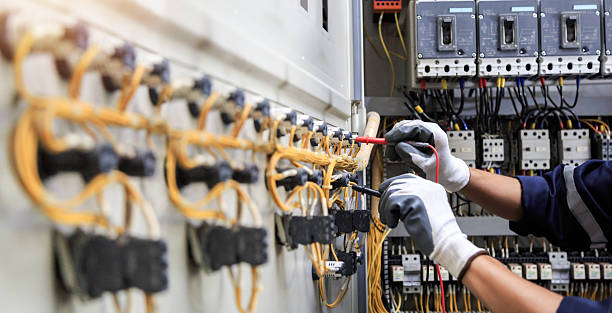 Professional Electrician technician working in South Alamo, TX